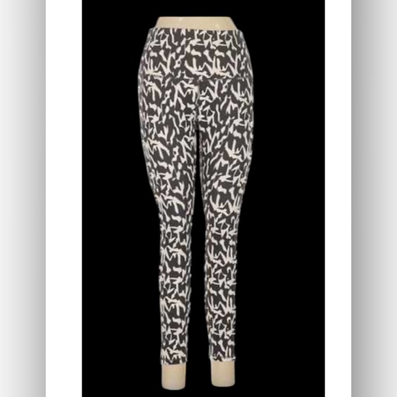 MOVE THEOLOGY PRINT LEGGING - Picture 8 of 14
